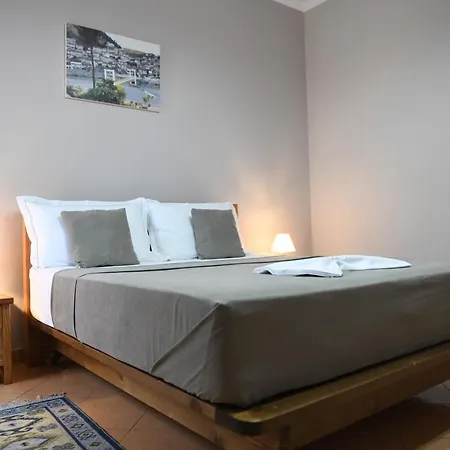 Leo Casa de hóspedes Berati