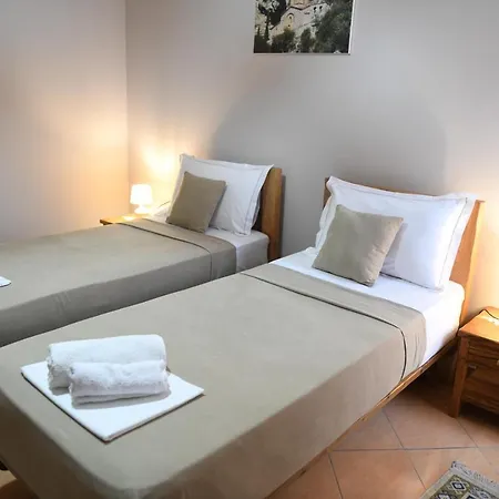 Leo Casa de hóspedes Berati