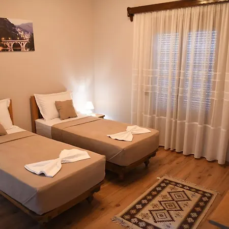 Leo Casa de hóspedes Berati