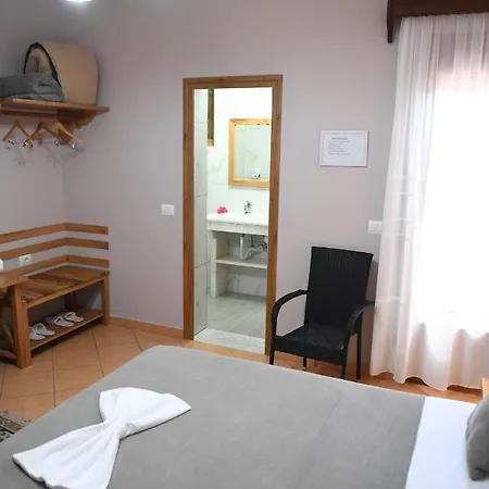 Casa de hóspedes Leo 4*